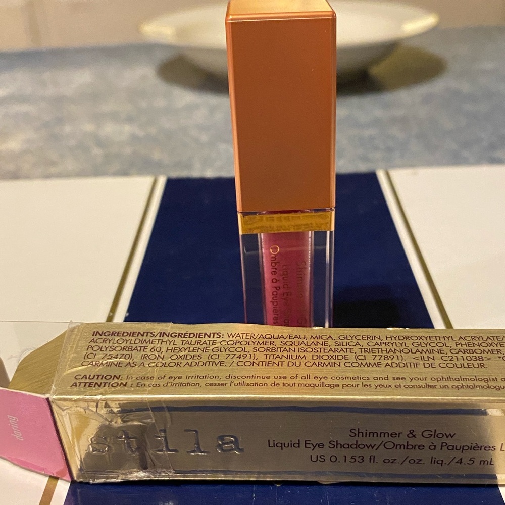Stila Shimmer & Glow Liquid Eye Shadow - Vibrant Pink “Daring”